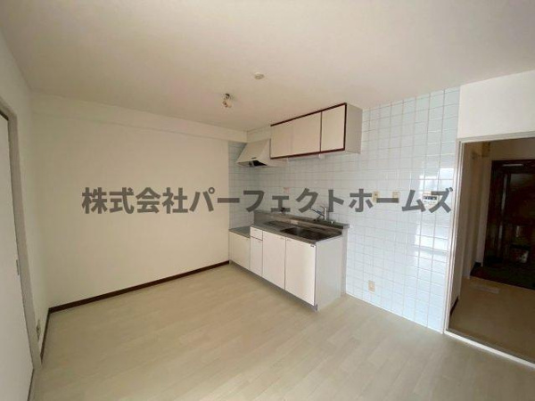 ハイクレスト宮之阪の居間