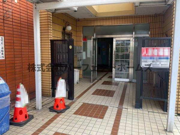 ハイクレスト宮之阪のエントランス