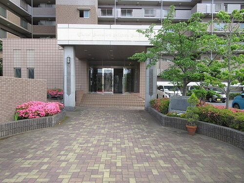 ライオンズマンション貝塚モリスのエントランス