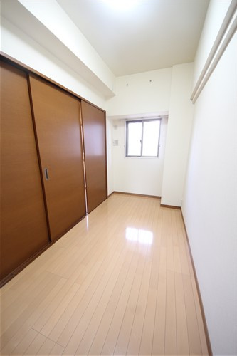 【ティーズガーデンの洋室】