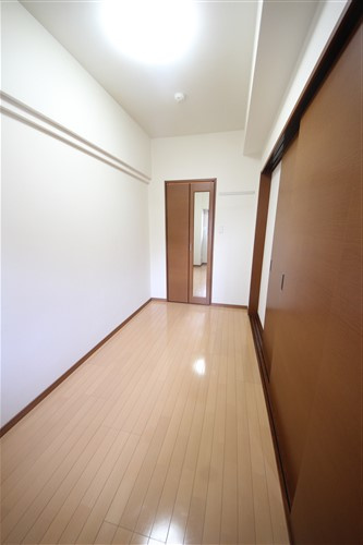 【ティーズガーデンの洋室】