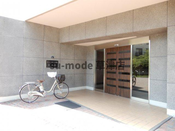 メゾンドール瀬田公園都市1番館のエントランス
