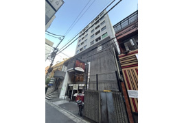 俳優座ビルの外観