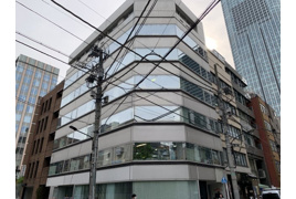 喜助西新橋ビルの外観