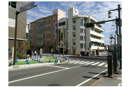 白バラビルの外観