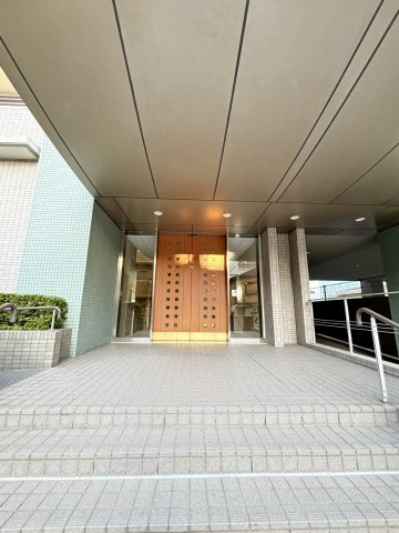 ケーズスクエアのエントランス