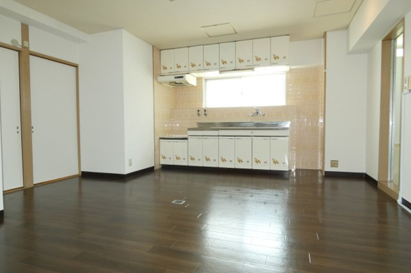 フローラルハイツの居間