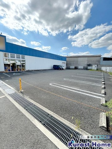 若松町5丁目ロードサイド一棟貸店舗の駐車場写真