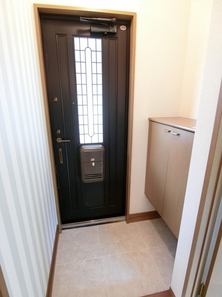 【セジュール茅原の玄関】