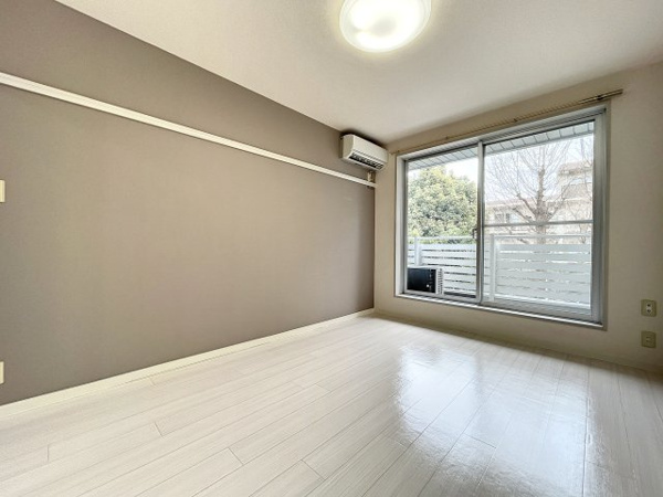 【ソレムⅠ新城の洋室】