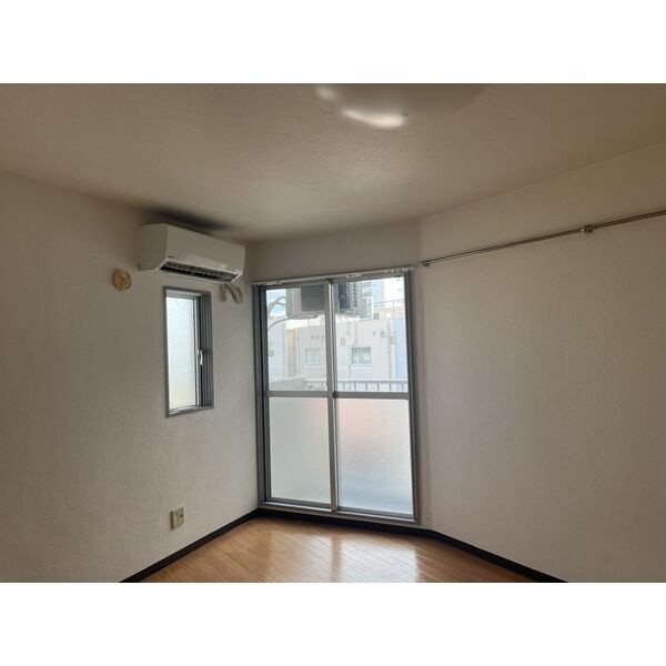 アーバンポイント千種の居間