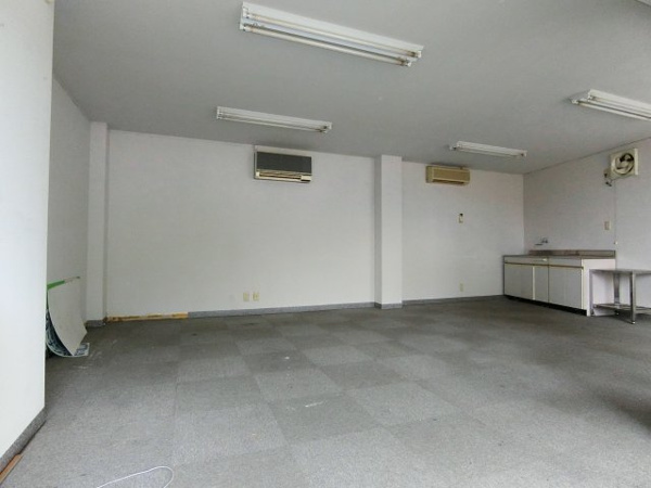 【オネストビルの居間】