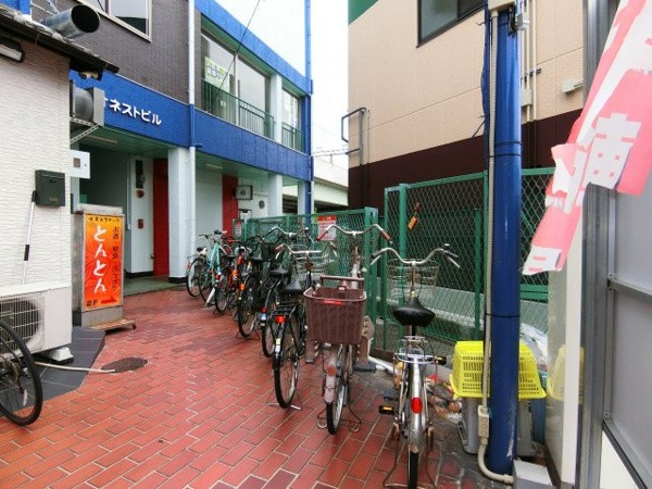 【オネストビルのエントランス】