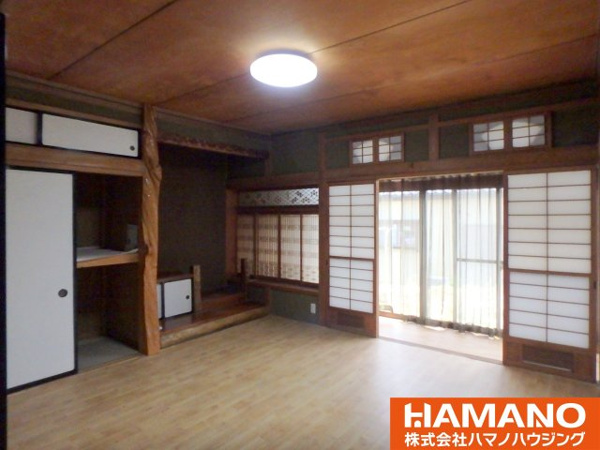 【折本戸建ての洋室】