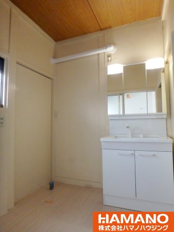 【折本戸建ての洗面所】