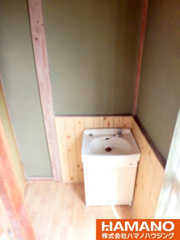 【折本戸建ての洗面所】