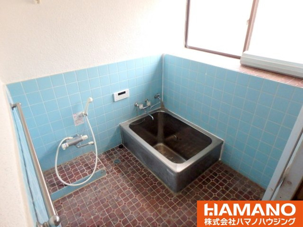 【折本戸建ての浴室】