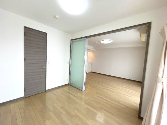 ローレルコート津新町の居間