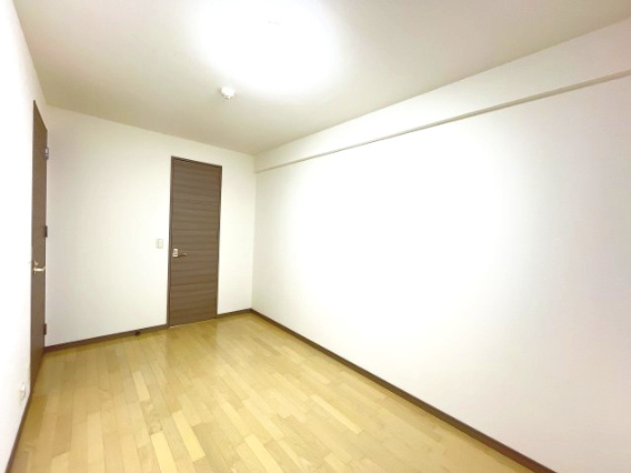 ローレルコート津新町の居間