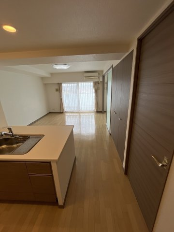 ローレルコート津新町の居間