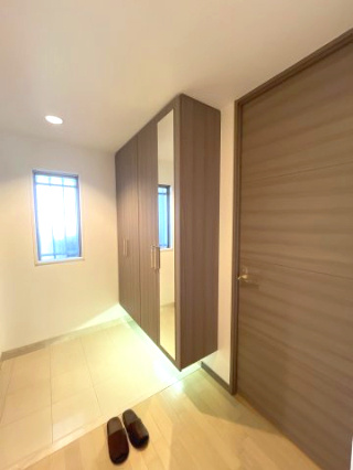 ローレルコート津新町の居間