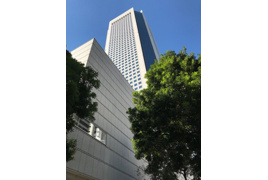 東京オペラシティの外観