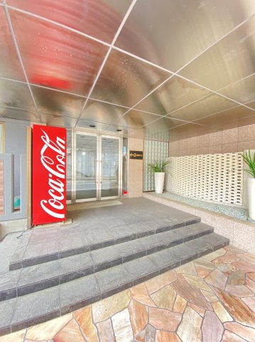 イーズ南春日丘のエントランス