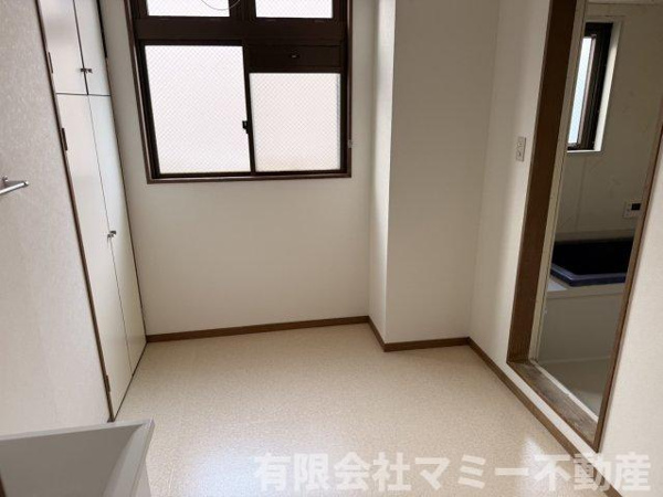 【西新地事務所Yの洗面所】