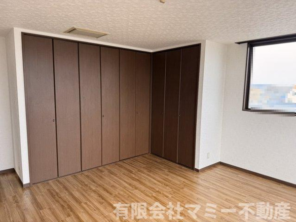 【西新地事務所Yの内装】