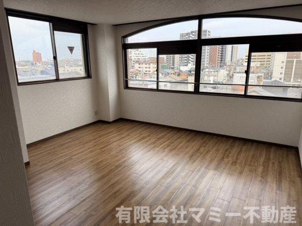 【西新地事務所Yの内装】