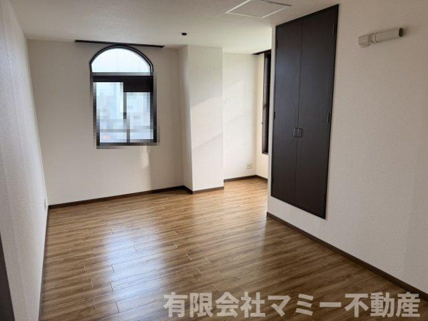 【西新地事務所Yの内装】
