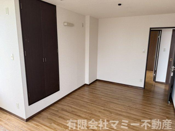 【西新地事務所Yの内装】