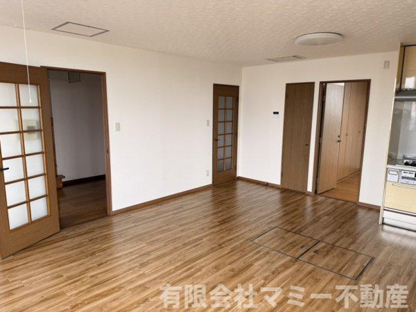 【西新地事務所Yの居間】