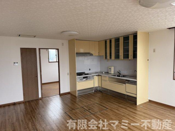 【西新地事務所Yの居間】