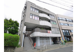 エル・アベニュー学園前の外観