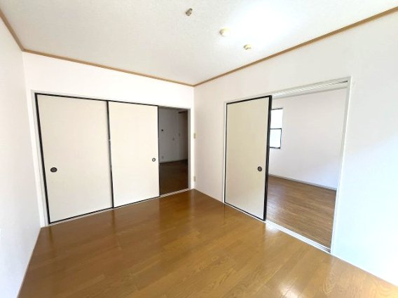 コーポ池まち花やしきの洋室