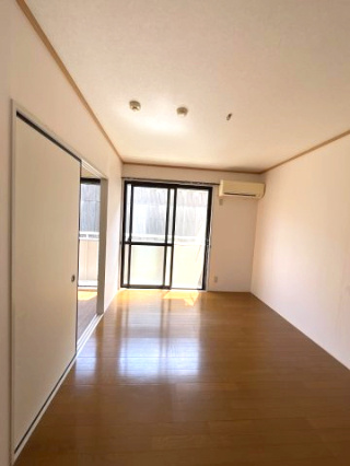 コーポ池まち花やしきの居間