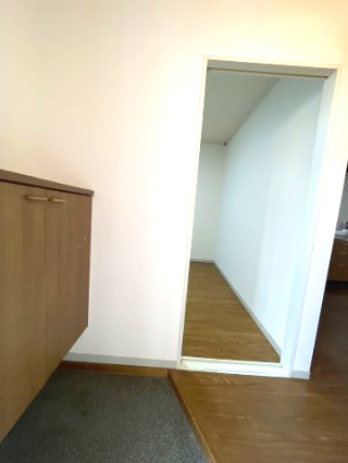 コーポ池まち花やしきの玄関