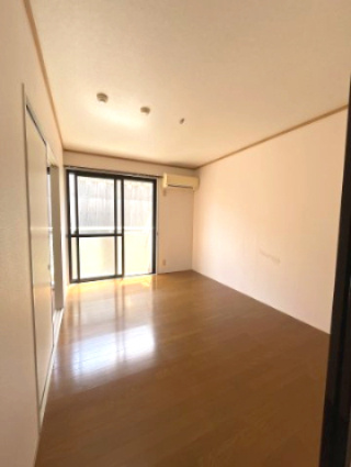 コーポ池まち花やしきの洋室