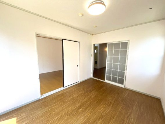 コーポ池まち花やしきの洋室