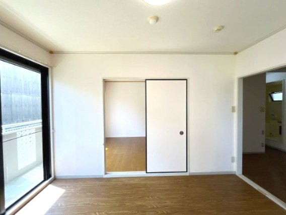 コーポ池まち花やしきの洋室