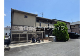 ロイヤルヴィレッジB棟の外観