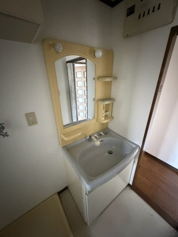 【スカイシティ９番館の洗面所】