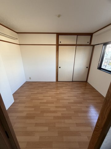 【スカイシティ９番館の洋室】