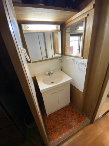 宝角アパートの独立洗面台