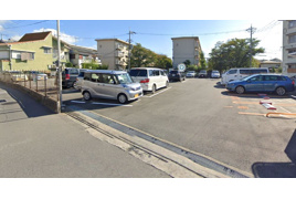 旭丘高木モータープールの外観