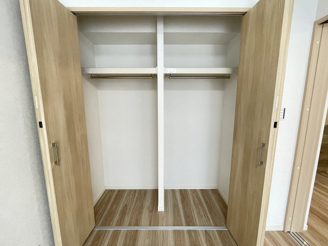 大容量のクローゼットは、衣装持ちの方でも安心。　