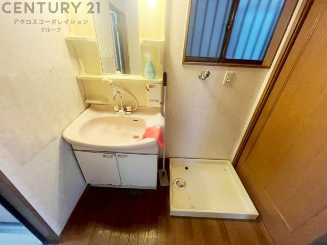 衣服の収納や脱ぎ着や整理整頓がしやすく、湿った衣類を乾燥させるスペースがありカビや臭いの発生を防ぎます。床の汚れを他の部屋に持ち込まず清潔を保つことができます。また快適な入浴環境の整備にも役立ちます。