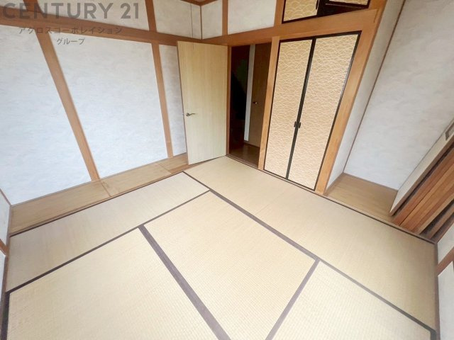 和室は来客時の応接や寝室としても活用でき、生活スタイルに応じた柔軟な使い方が可能。畳の調湿効果や落ち着いた雰囲気も魅力です。