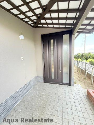 毎日通る玄関はこちらです